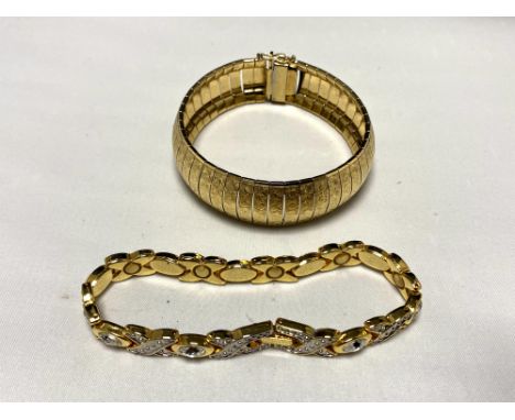 Two pieces of gold plated jewellery, a bangle and a bracelet 