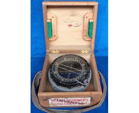 Militaria, WW2 P4A heavy plane cockpit compass in original wooden box. Inspection stamps for 1941 and 1942. Normally used on 