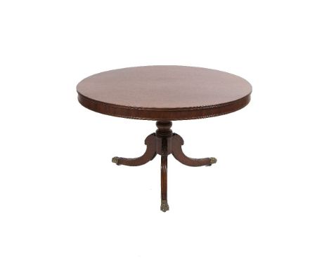 A GEORGE IV MAHOGANY CIRCULAR CENTRE TABLE, with reeded rim to snap top and raised on ring turned centre pillar and leaf capp