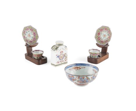 ASSEMBLED GROUP OF PORCELAINQING DYNASTY, 19TH CENTURY comprising: two famille rose cups and saucers, the saucers painted wit