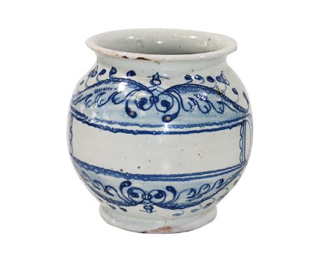 Albarello alpenländisch dat.: 1723. Apotheken Standgefäß mit bauchigem Korpus. Blaue Kartusche mit leerem Schriftband. Leicht
