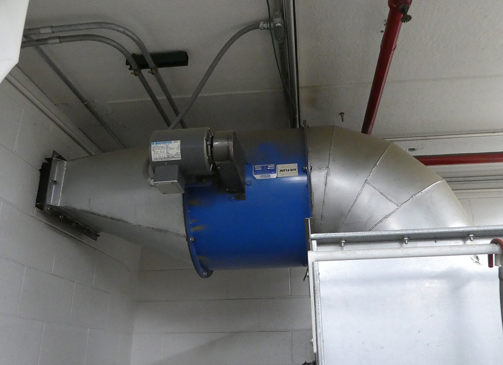 Binks paint booth with 60" x 36" pain area and exhaust filter. Includes 3/4 HP exhaust fan unitRi