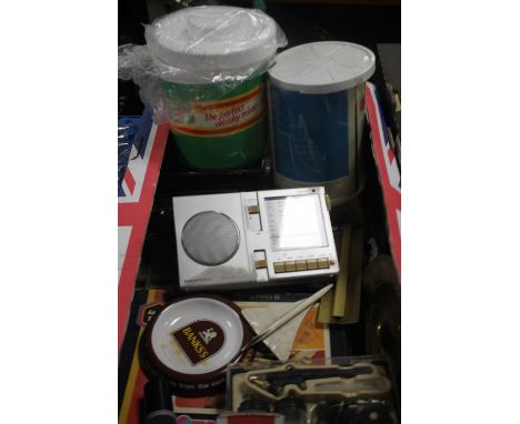 ASSORTED SUNDRIES TO INCLUDE A VINTAGE GRUNDIG YACHT BOY 200 RADIO, BEERMATS ETC.