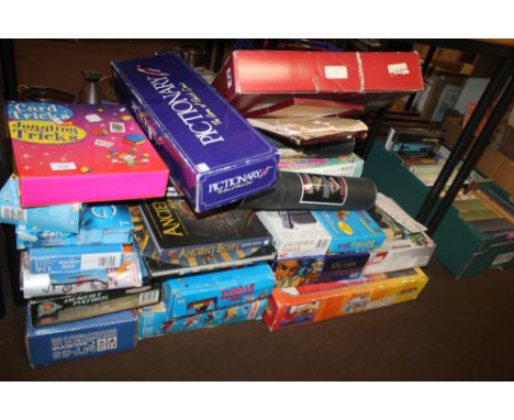 A QUANTITY OF ASSORTED VINTAGE GAMES ETC. TO INCLUDE PICTIONARY, COMPUTER CHESS, ETC.