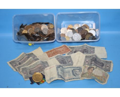 A QUANTITY OF COINS TO INCLUDE SHILLINGS TOGETHER WITH A SMALL COLLECTION OF BANKNOTES AND 'THE GREAT WAR FOR CIVILISATION' M