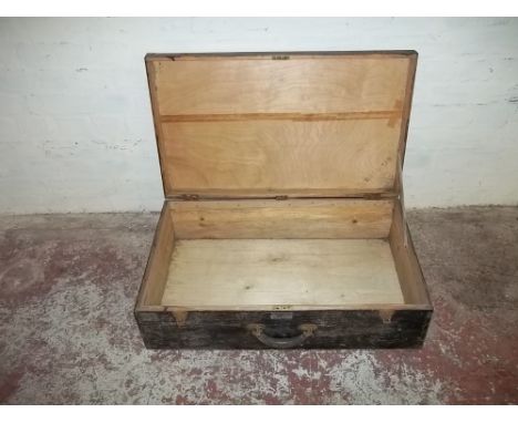 A WOODEN VINTAGE CARPENTERS TOOL BOX