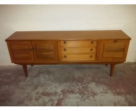 A RETRO VINTAGE TEAK SIDEBOARD WITH LOUVRE STYLE DOORS, L 197 CM