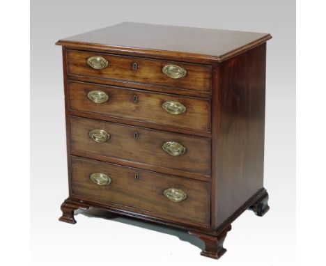 A George III mahogany bachelor's chest, containing four long graduated drawers, on bracket feet, 70cm