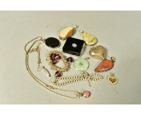 A BAG OF ASSORTED JEWELLERY ITEMS, to include a silver mounted jade pendant, fitted with a tapered bail, hallmarked Sheffield