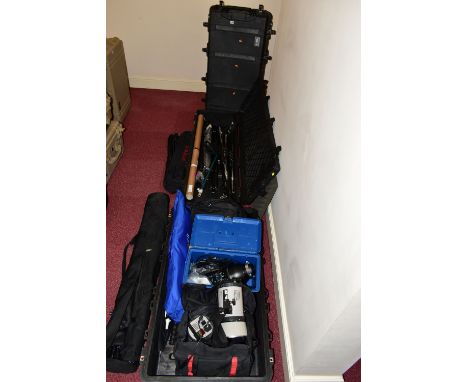 A PELI 1780 UBS CASE CONTAINING TWO PROLINCA 2500 FLASH HEADS , a Bowens Espirit 500 and various backgrounds along with a Pel