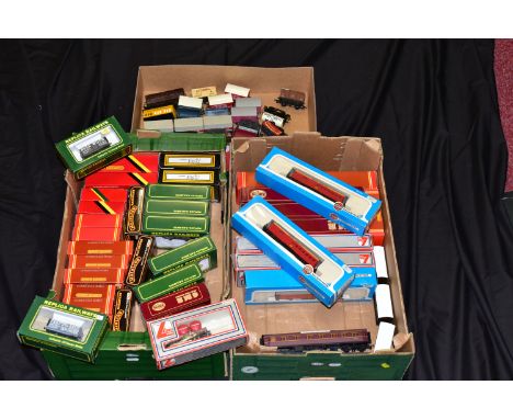 A QUANTITY OF ASSORTED BOXED AND UNBOXED OO GAUGE ROLLING STOCK, boxed Hornby, Lima, Airfix GMR, Mainline, Dapol and Replica 