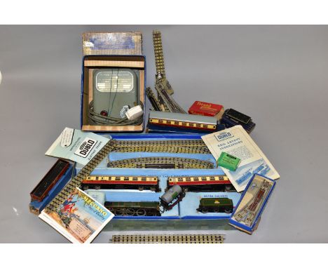 A BOXED HORNBY DUBLO 'DUCHESS OF MONTROSE' PASSENGER TRAIN SET, No.EDP12, comprising Duchess class locomotive and tender 'Duc