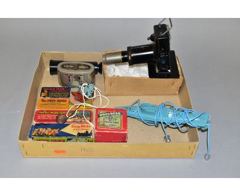 A QUANTITY OF ASSORTED VINTAGE TOYS AND GAMES ETC., to include battery powered tinplate Magic Lantern, not tested, appears la