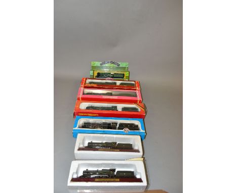 THREE BOXED HORNBY OO GAUGE LOCOMOTIVES, King class 'King Henry VIII' No.6013, G.W.R. lined green livery (R349), King Arthur 
