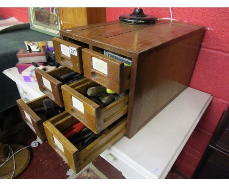Bank of six oak drawers to include tools - Dimensions H=32cm, W=37cm, D=51cm