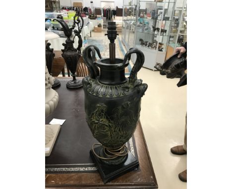 A Classical-style lamp base