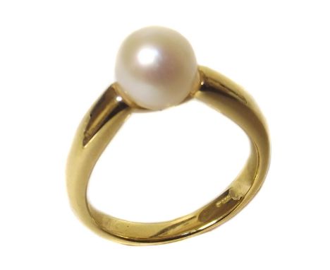 18ct yellow gold cultured pearl ring. Condition reports are not available for our Interiors Sales.