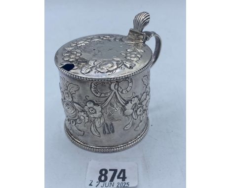 A Georgian drum embossed mustard pot with shell thumb piece 2.5 inches diam. London 1782 by TDIW 111g