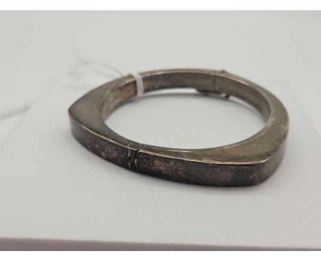 A modernistic hinged silver bangle 20 gms