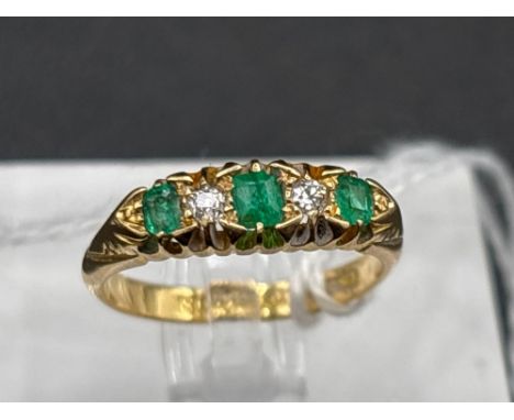 Antique 18ct Emerald and diamond 5 stone ring, hallmarked Birmingham 1917, size M