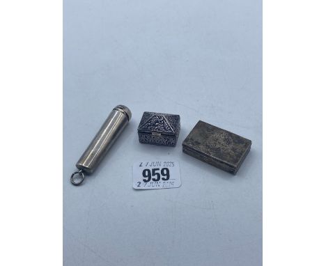 A cigarette holder case and 2 oblong boxes 30g