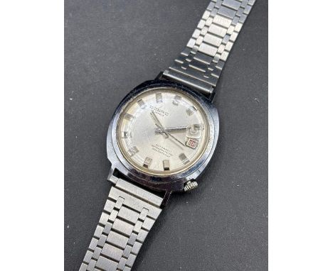 A gents DOBRO automatic wrist watch with date aperture