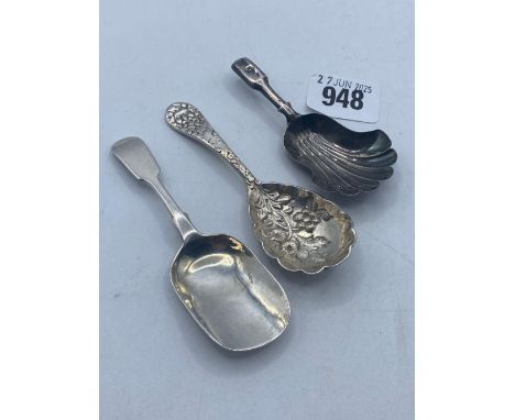 Three caddy spoons 1 with shell bowl 45g