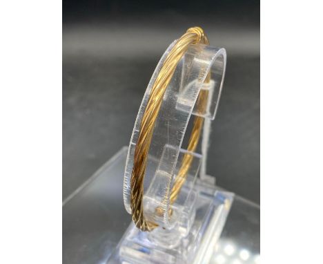 A hinged bangle 9ct 6 cm diameter 4.6 gms