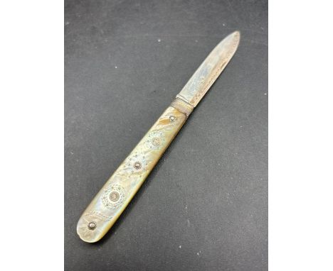 Antique Georgian folding fruit knife with a Mother of Pearl inlaid handle