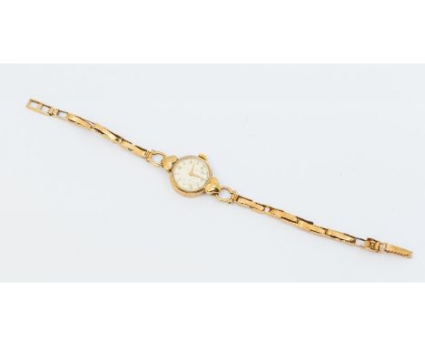 A ladies vintage 9ct gold cased wristwatch, comprising a champagne dial with gold tone number and arrow markers, case approx 