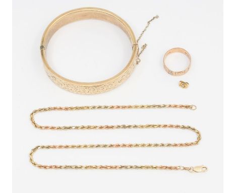 A collection of 9ct gold jewellery to include a three colour 9ct gold chain, with alternate red, yellow and white sections, l