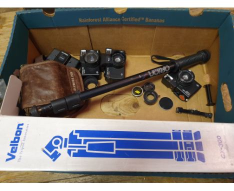 An Agfa Optima camera, a Optima 535 camera, a Lomo camera, and various assorted photography items (box)Provenance: Part of a 