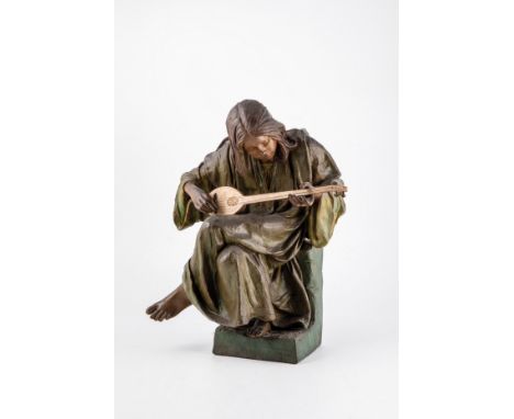 ''Lautenschläger'' B. Lemoine (Entwurf),  Friedrich Goldscheider, Wien, um 1898/99 Auf einem hohen Rechtecksockel sitzend. Te