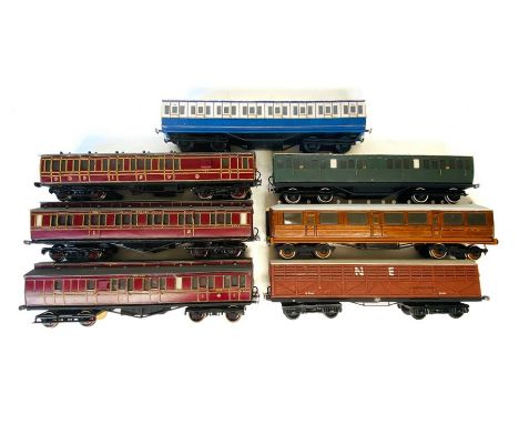 7x 'O' Gauge Coaches. 3x Midland Livery Lined Crimson Clerestory Roof, 1x Caledonian Blue/White. 1x Southern Green, 1x LNER T