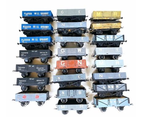 23x 'O' Gauge Assorted Freight Wagons. Mixed assortment of liveries, some wagons fitted with loads.&nbsp;