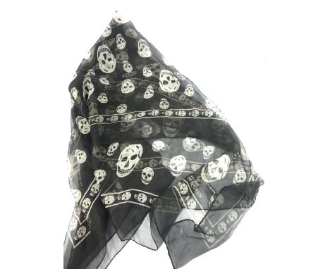 Alexander McQueen scarf, the arrangement of skulls on a black ground, 120x 120cm 