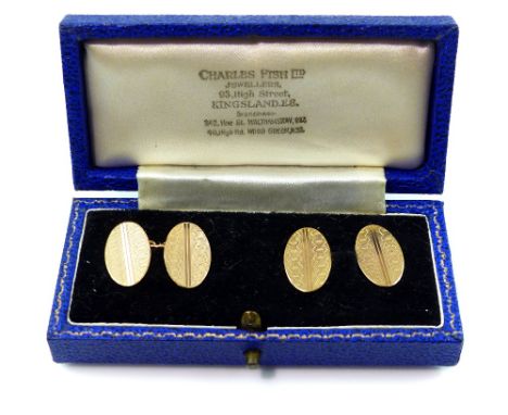 Pair yellow gold cufflinks, engine turned design, hallmarked 9ct 1940, 4.9g
