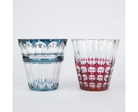 Val Saint Lambert, a blue and a red clear cut crystal vase, 1950s, signedVal Saint Lambert, lot van 2 blauwe, rode en helder 