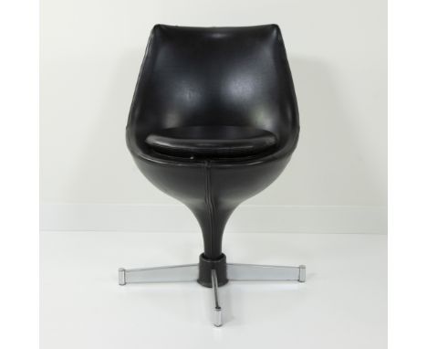 Vintage design chair called Polaris, by Pierre Guariche for the Belgian Meurop, leatherette and chrome, 1960sVintage designst