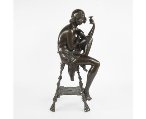 Ferdinando DE LUCA , bronze statue of a girl with champagne, posthumous editionFerdinando DE LUCA, bronzen beeld van een meis