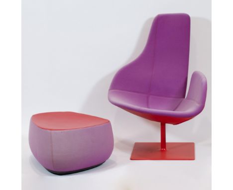 A PATRICIA URQUIOLA 'FJORD' swivel chair with stool for Moroso Italy, markedA PATRICIA URQUIOLA 'FJORD' draaibare zetel met v