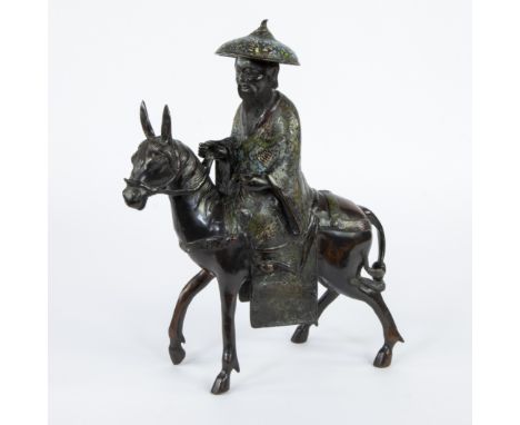 Japanese champlevé statue of a rider on horseback, 19th centuryJapans beeld in champlevé van een ruiter te paard, 19e eeuw22 