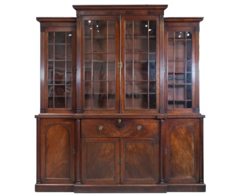 English Victorian bookcase in mahogany, 19th centuryEngelse Victoriaanse boekenkast in mahonie, 19e eeuw247 x 235 x 52 cm