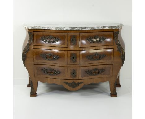 Louis XV style chest of drawers with curved front and sides, veneer, richly decorated with bronze fittings and top in white/b