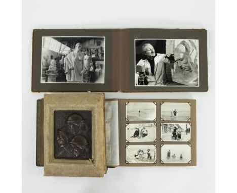 Georges WASTERLAIN (1889-1963), lot with 3 photo albums with private photos of Wasterlain and one with a beautifully sculpted
