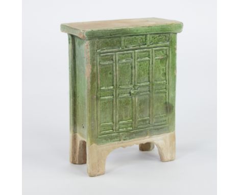 Rare cabinet in green glazed ceramic, Ancient China, Ming Dynasty, 1468-1644Zeldzaam kastje in groen geglazuurd keramiek, Oud