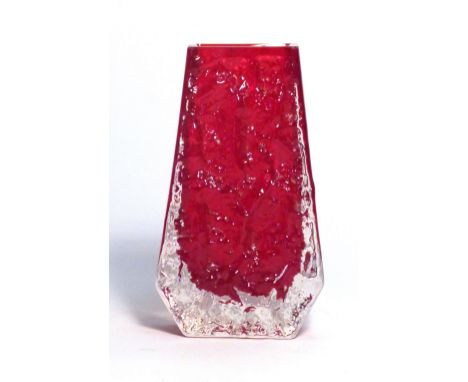 A Whitefriars ruby red 'Coffin' vase, h. 13.5 cm CONDITION REPORT: No obvious chips, cracks or restoration