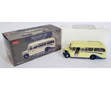 Sun Star Bedford OB Duple Vista Coach 1:24 scale, boxed, but incomplete. Although not fully checked for completeness conditio