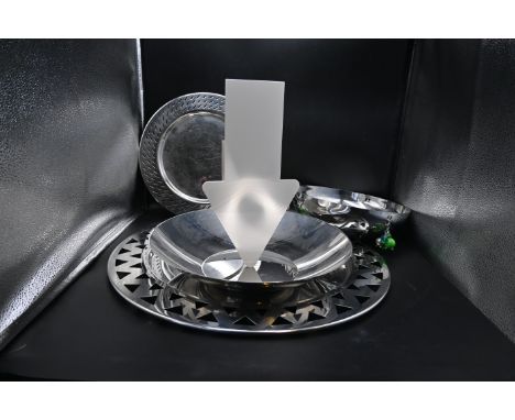 Alessi Communicator Arrow Fruit Holder, Alessi Ba-Rock stainless steel bowl with green charm decorations designed by Marta Sa
