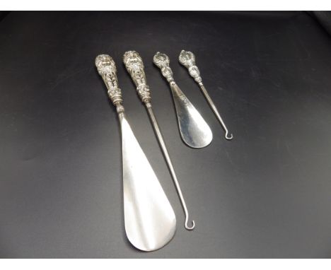 Silver handled hallmarked Birmingham 1902 by Chrisford &amp; Norris Ltd shoe horn and button hook, plus a smaller silver hand